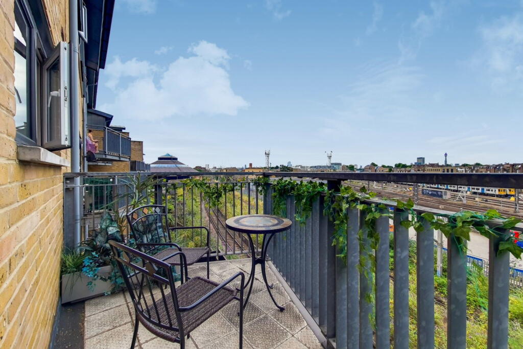 Apartment in London - View 4