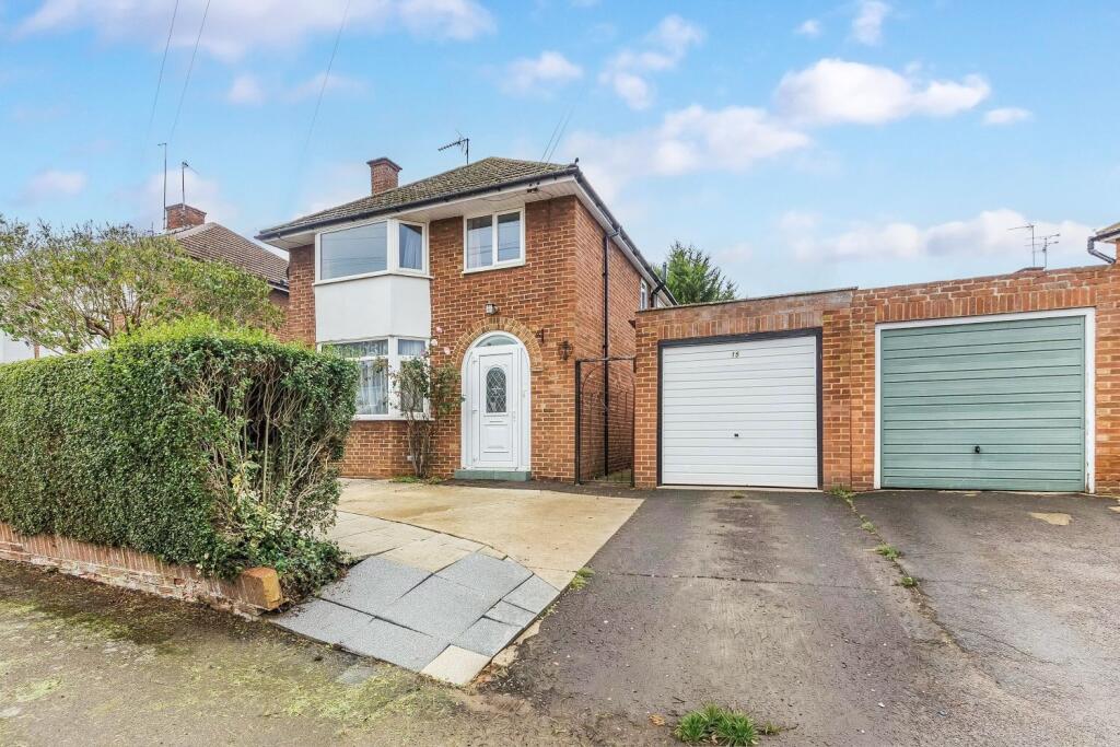 Main image of property: Pinhill Road, OX16, Banbury, OX16 2NH