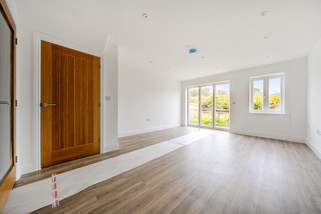 House in Horsham, Itchingfield - More