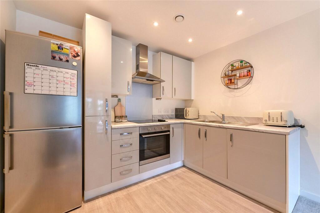Apartment in Dartford, Ebbsfleet Valley - View 3