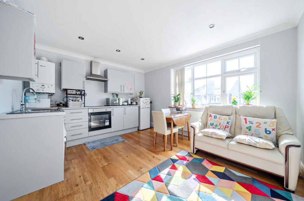 Chatsworth Avenue, Portsmouth, Hampshire, PO6 photo 2