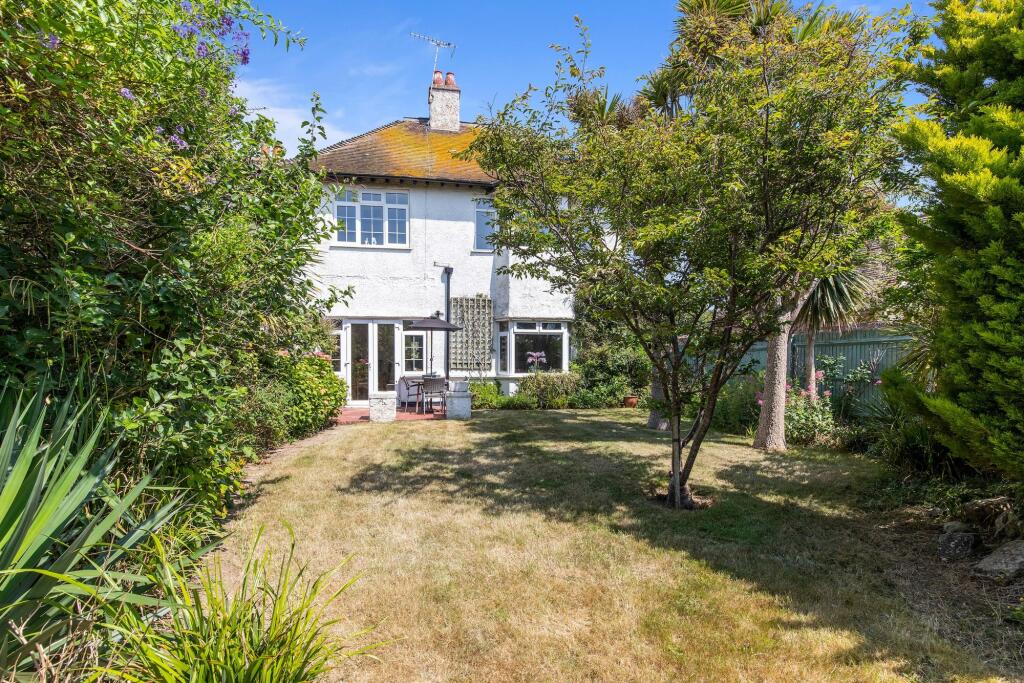 South Strand, East Preston, BN16 photo 2