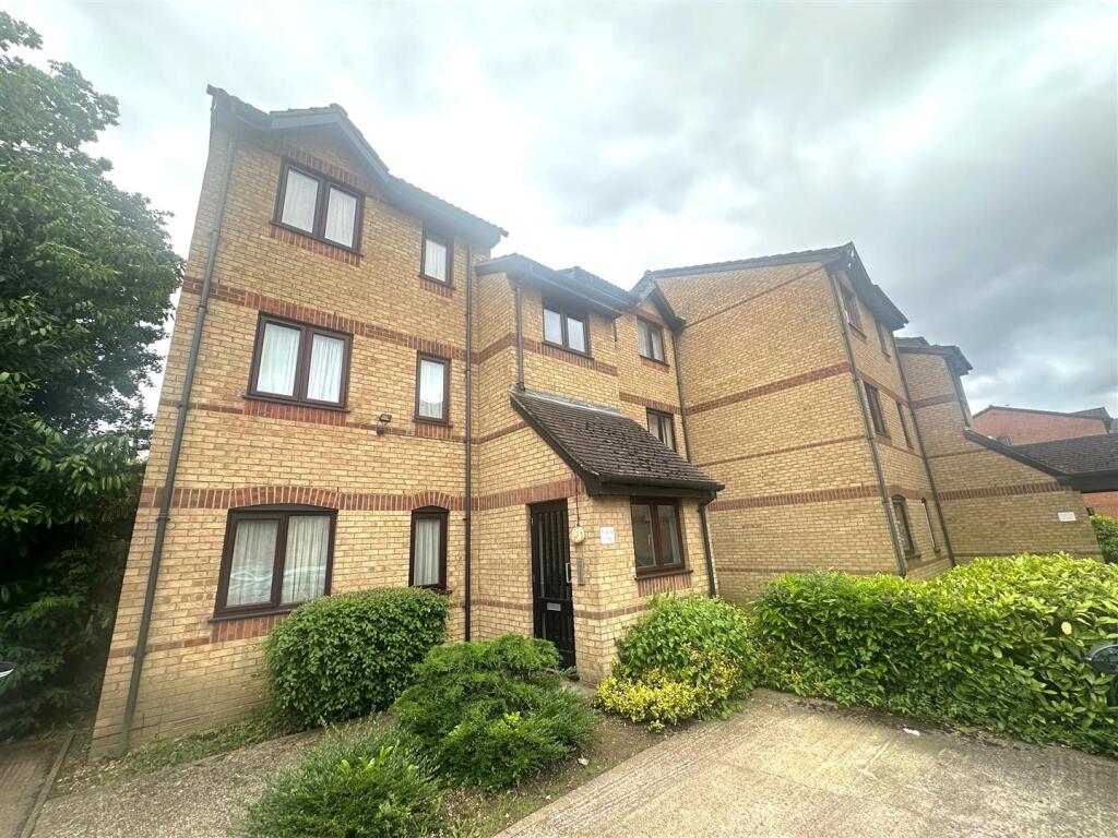 Main image of property: Courtlands Close, Watford