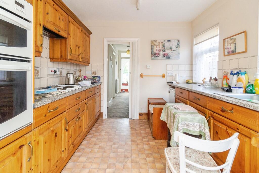 House in Flitwick, Central Bedfordshire - More