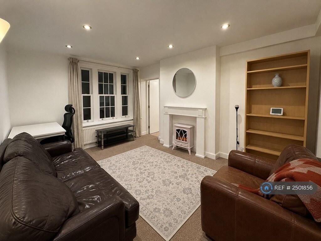 Apartment in London, Somers Town - View 2