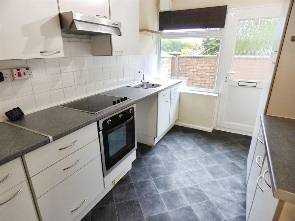 Heath Road North, Locks Heath, Southampton photo 4