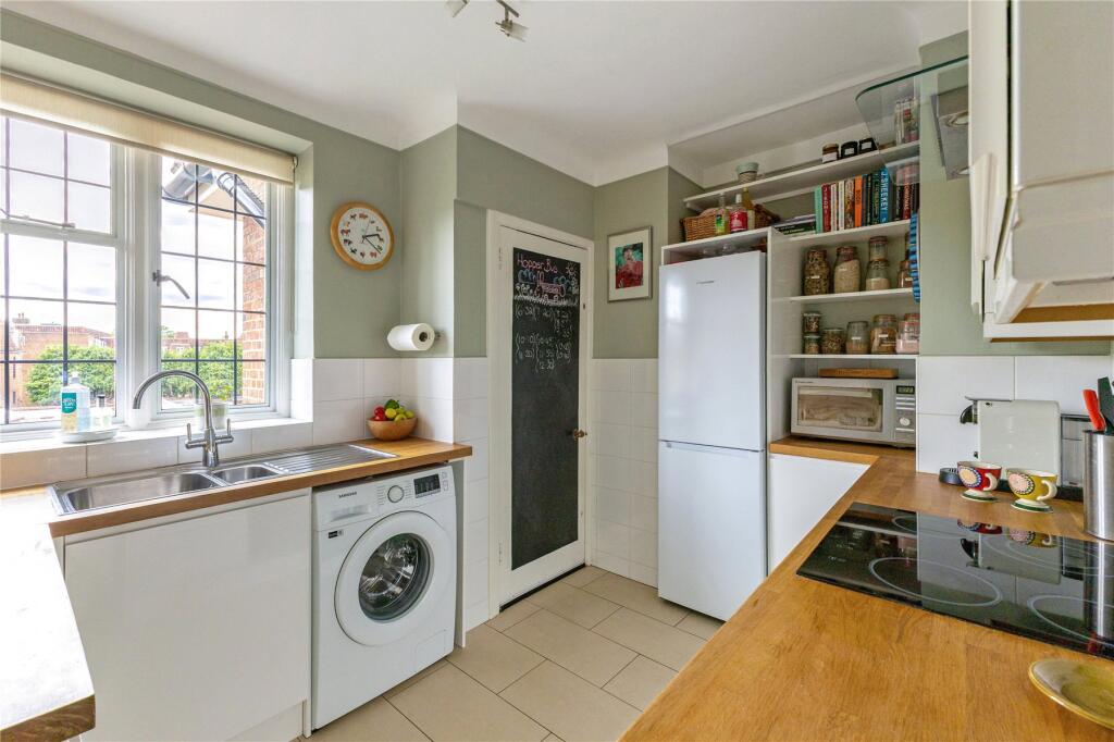 Apartment in London, Roehampton - View 5
