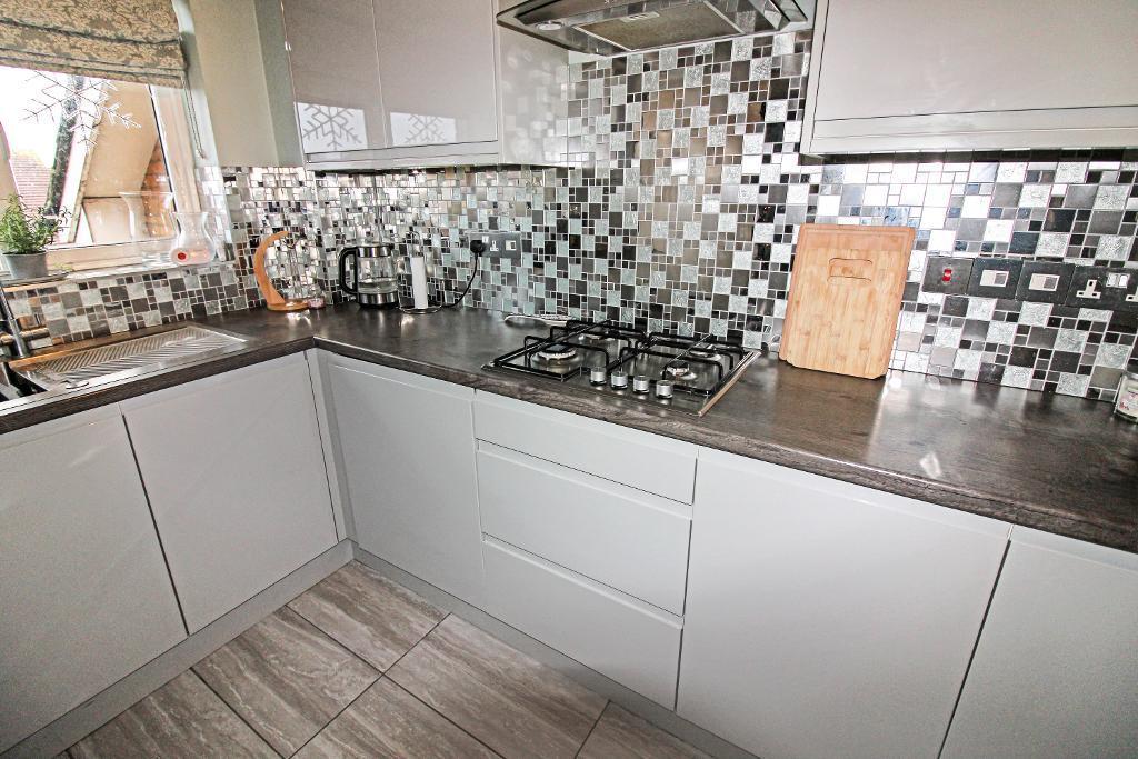 Oakworth Avenue, Broughton, Milton Keynes, Buckinghamshire, MK10 9NF photo 2