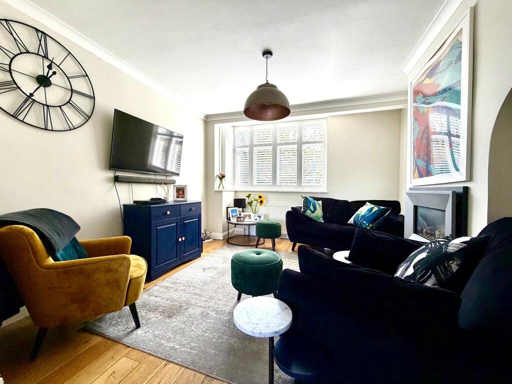 House in London, Royal Borough of Kingston upon Thames - View 2
