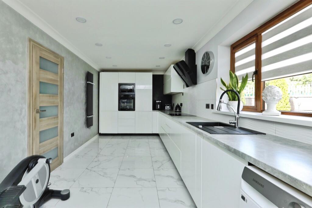 House in Doncaster, Thorne - View 5