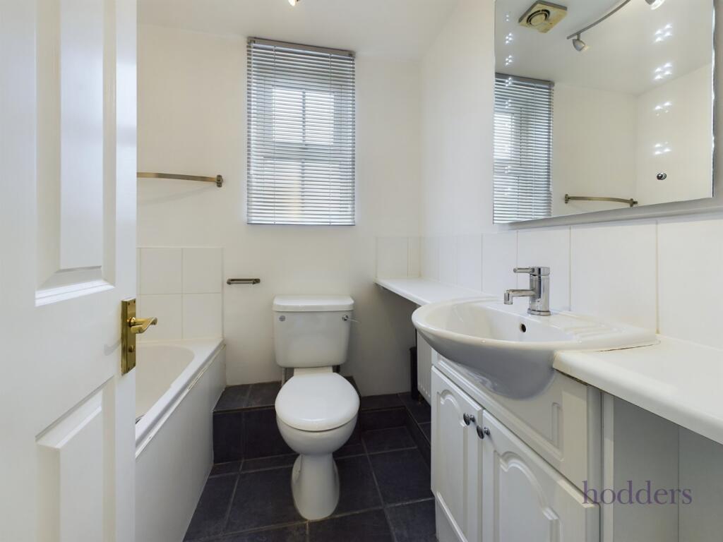 House in Kingston upon Thames - More