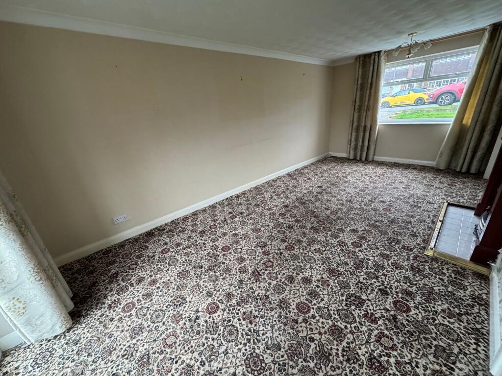 Hawthorn Crescent, Burton-On-Trent, DE15 photo 3
