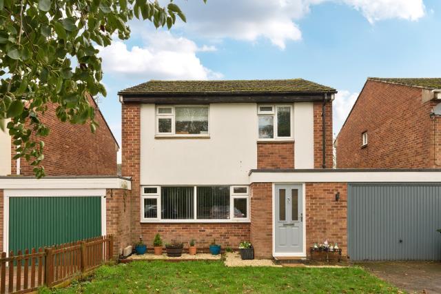 3-bed detached on Burns Crescent, Bicester, £450,000