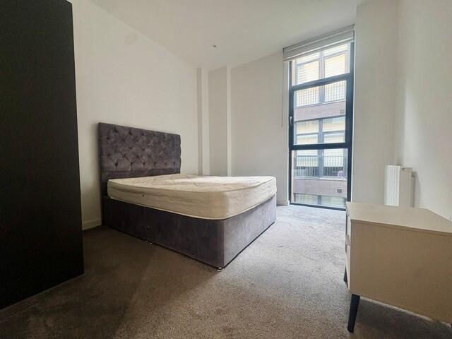 Apartment in Swindon, Station Industrial Estate, North Star - More