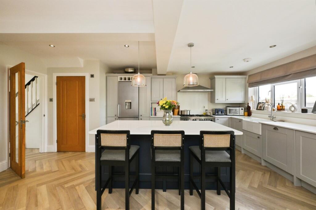 House in Ware, Kings Hill - View 2