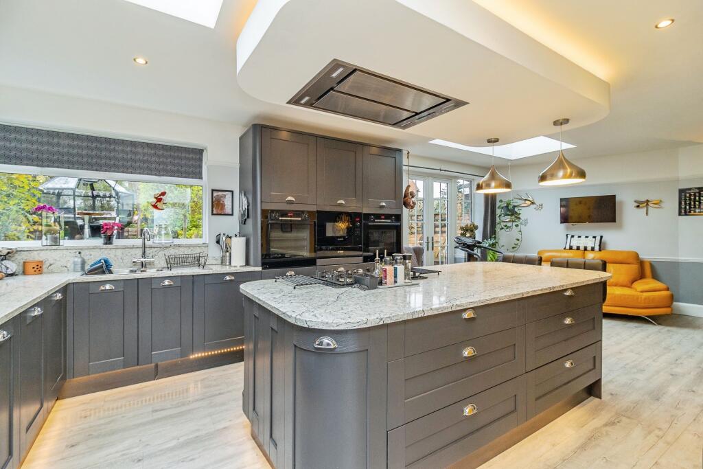 Main image of property: Hart Lane, Round Green, Luton, LU2