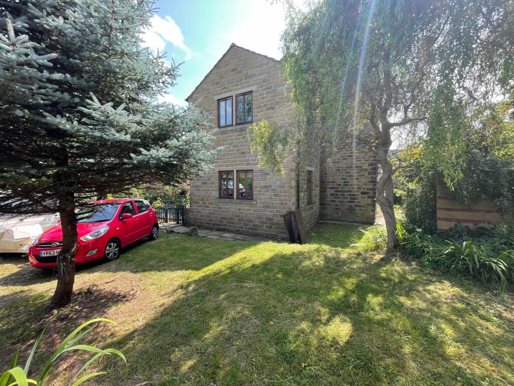 Amazon Cottage, 44 St Helens Gate, HD4 photo 3