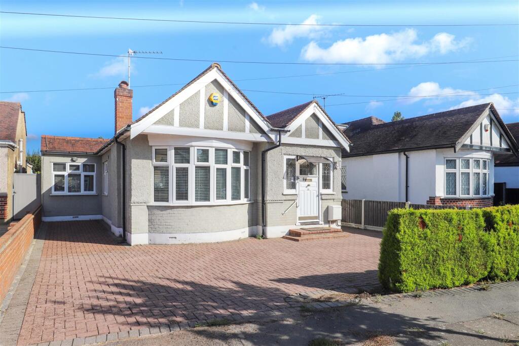 Main image of property: Kenbury Close, Ickenham, UB10