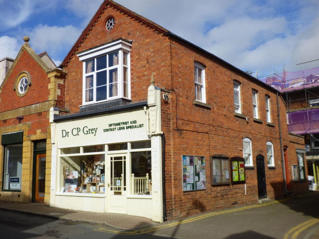 1-bed flat on 1, The Bury, Shipston-on-stour, CV36 4AQ, £165,000