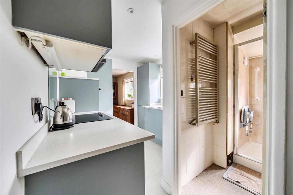 House in Reading, Caversham Park - More