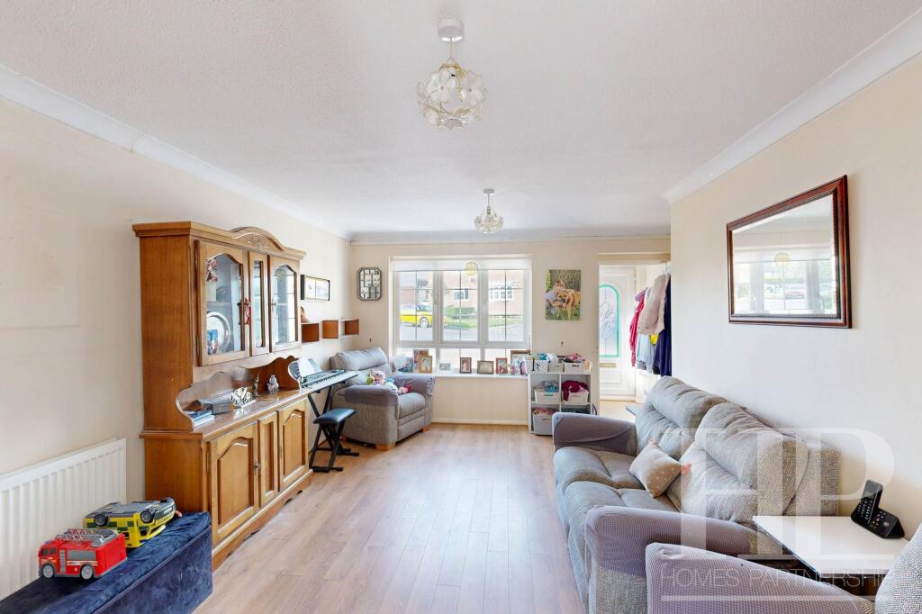 House in Crawley, Worth - View 2