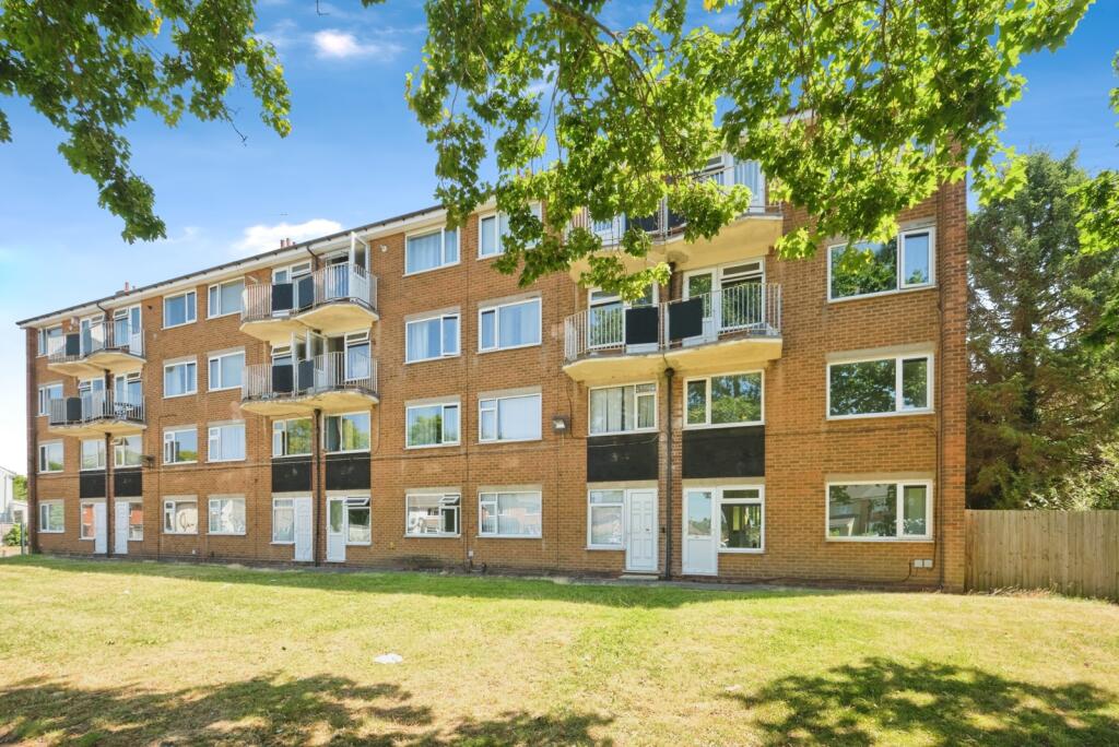 3-bed flat on Clements Road, Birmingham, West Midlands, B25, £145,000