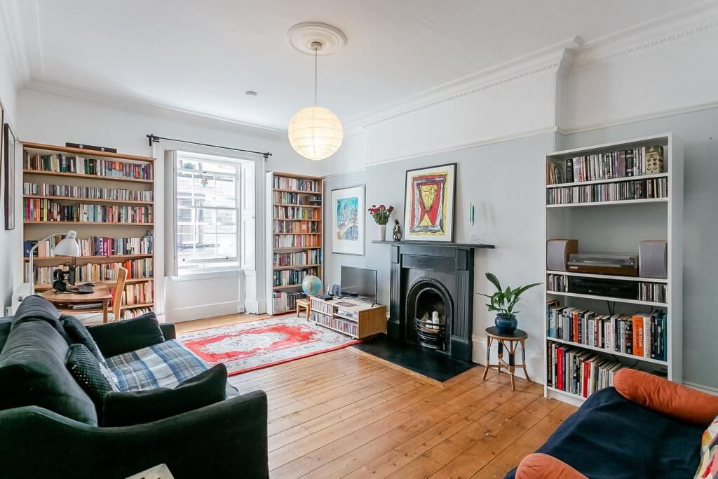 2-bed flat on 17/3, Trinity Crescent, Edinburgh, £325,000
