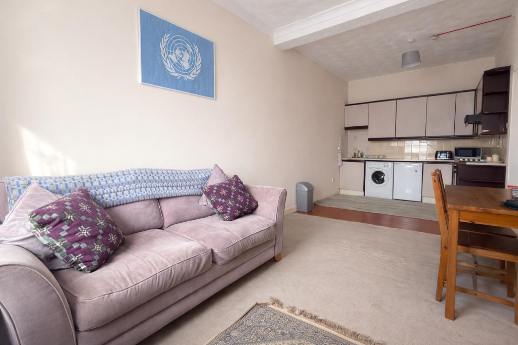 Apartment in Aberdare, Gadlys - View 2