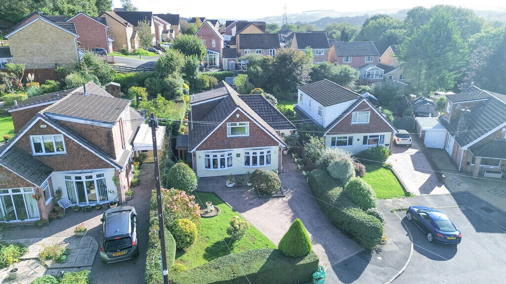 4-bed detached on Paxton Close, Penpedairheol, £350,000