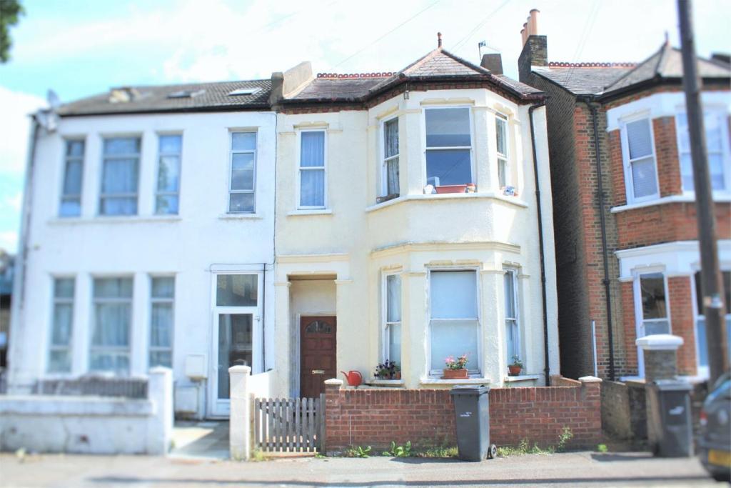 Main image of property: Hainthorpe Rd, West Norwood, London, SE27