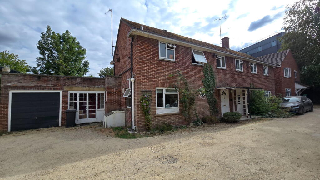 Main image of property: Clarendon Gardens, Newbury, RG14 1JW