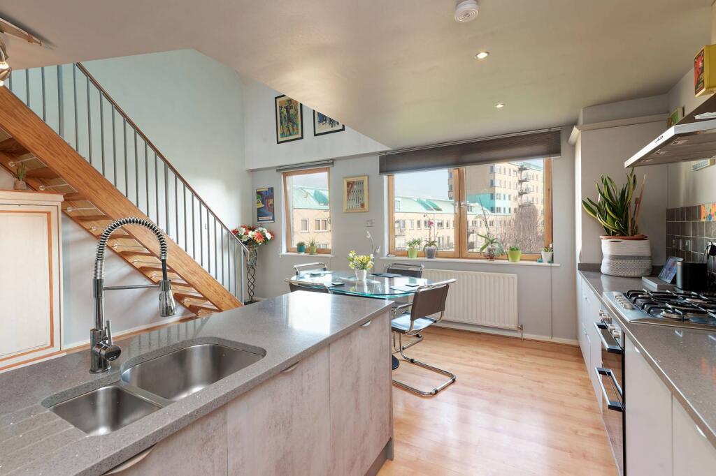 3/3, 11 Queen Elizabeth Gardens, New Gorbals, Glasgow, G5 0UJ - More