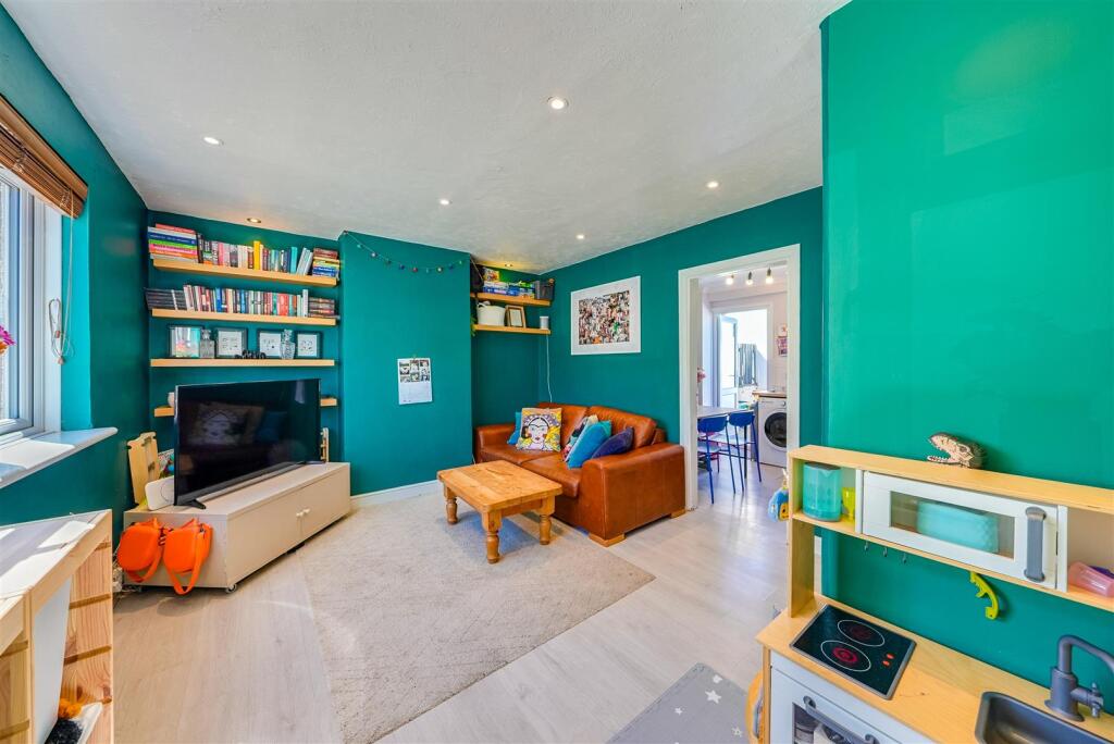 Ridge Way, Crayford photo 4