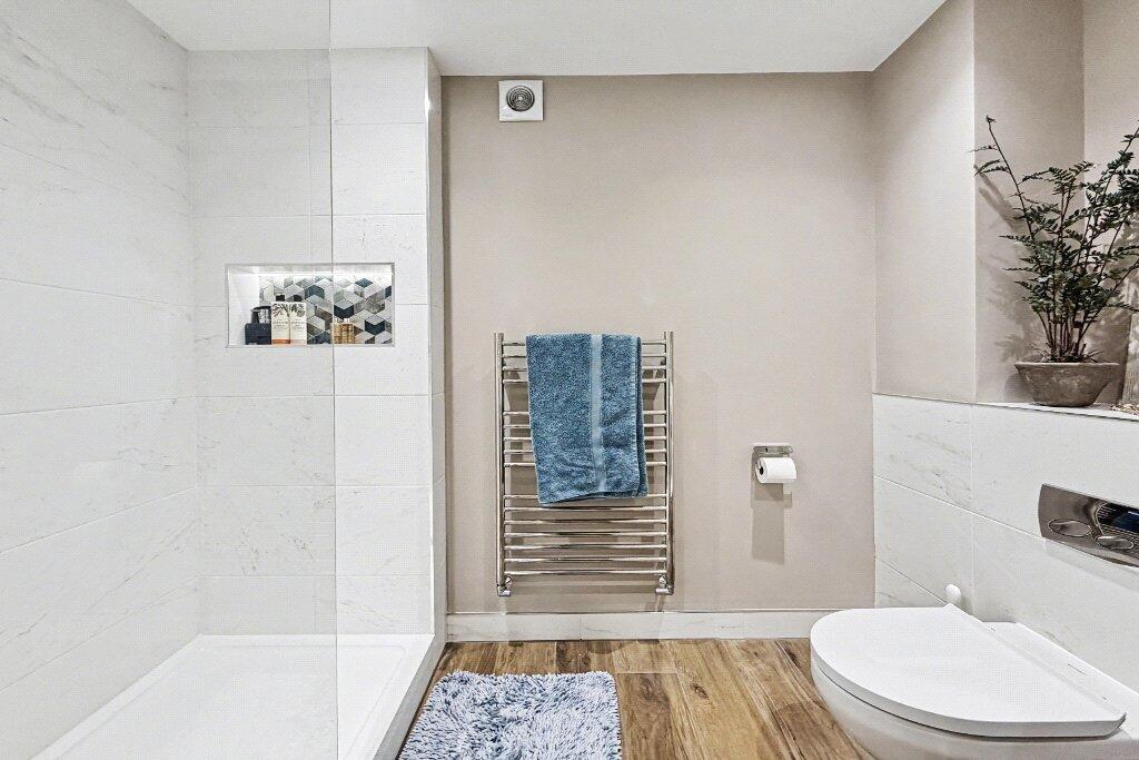 Apartment in Bournemouth, Branksome, Poole - More