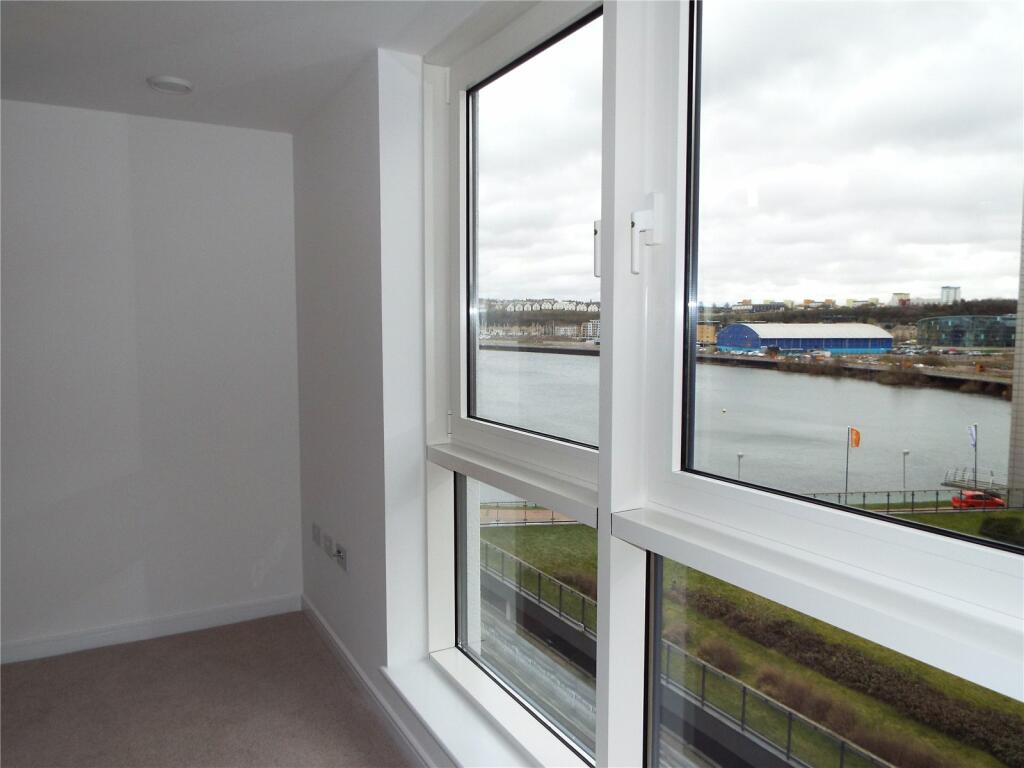 Apartment in Cardiff, Grangetown - More