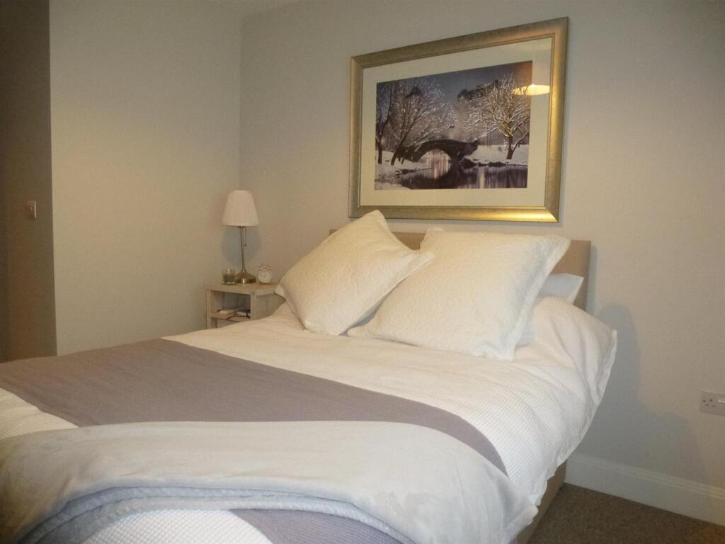 Apartment in Waverley, Haslemere - More