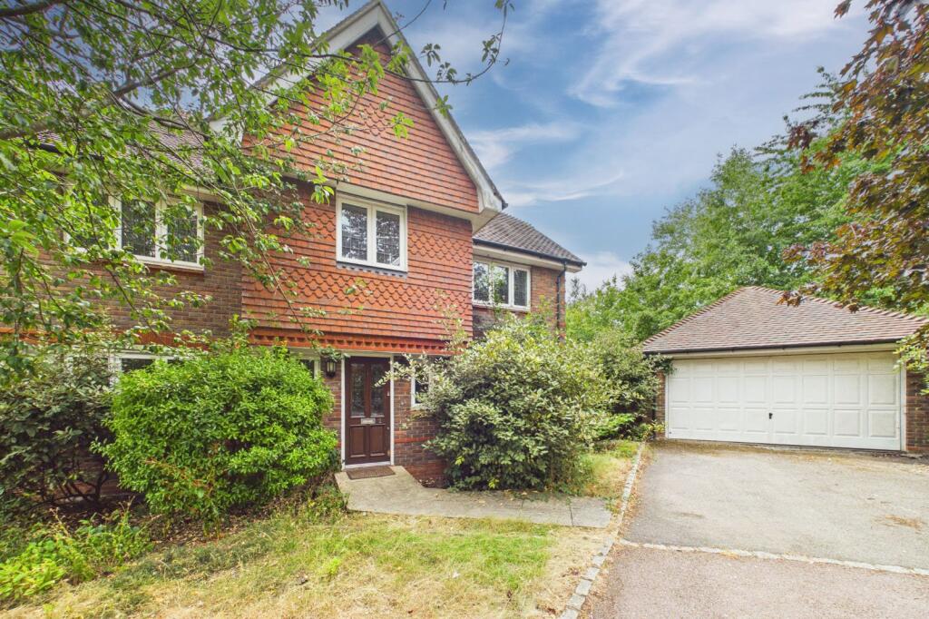 Main image of property: Oxfordshire Place, Warfield, Berkshire, RG42