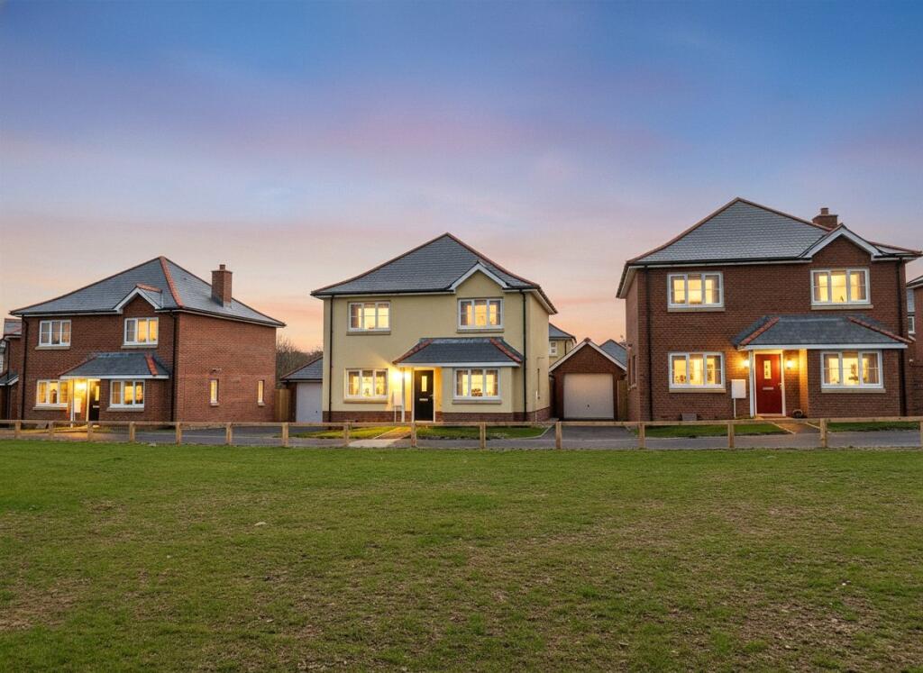 4-bed detached on Abbeyford Vale, Okehampton, Devon, £395,000