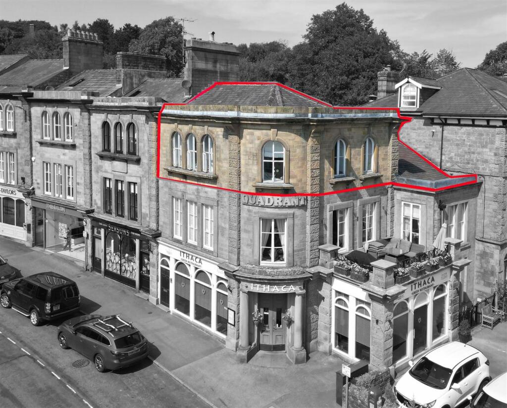 3-bed flat on The Quadrant, Buxton, £395,000