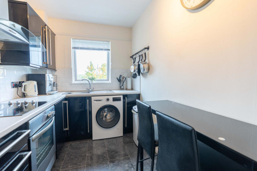 Apartment in Motherwell, North Lanarkshire - More