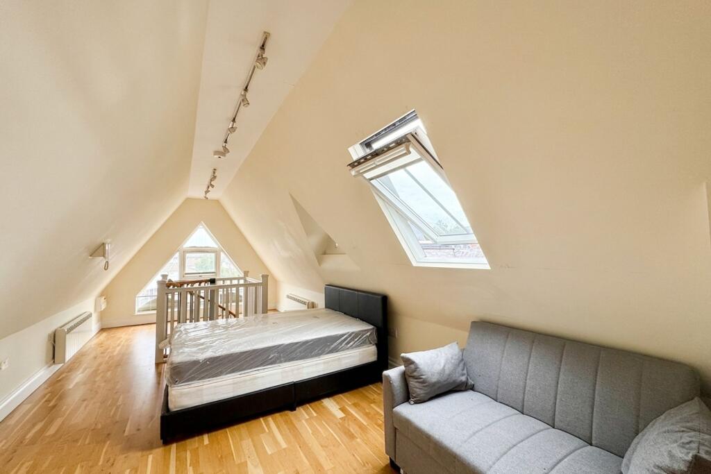 Apartment in Slough - View 5