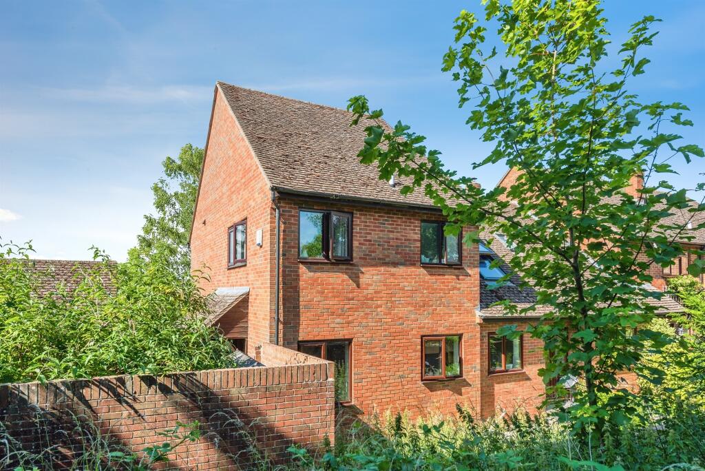 Main image of property: The Laurels, Tetsworth, Thame