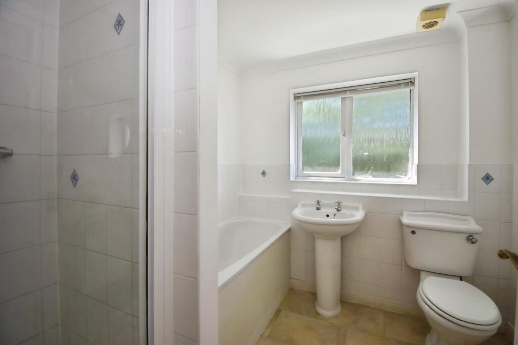 Coracle Close, Warsash - More