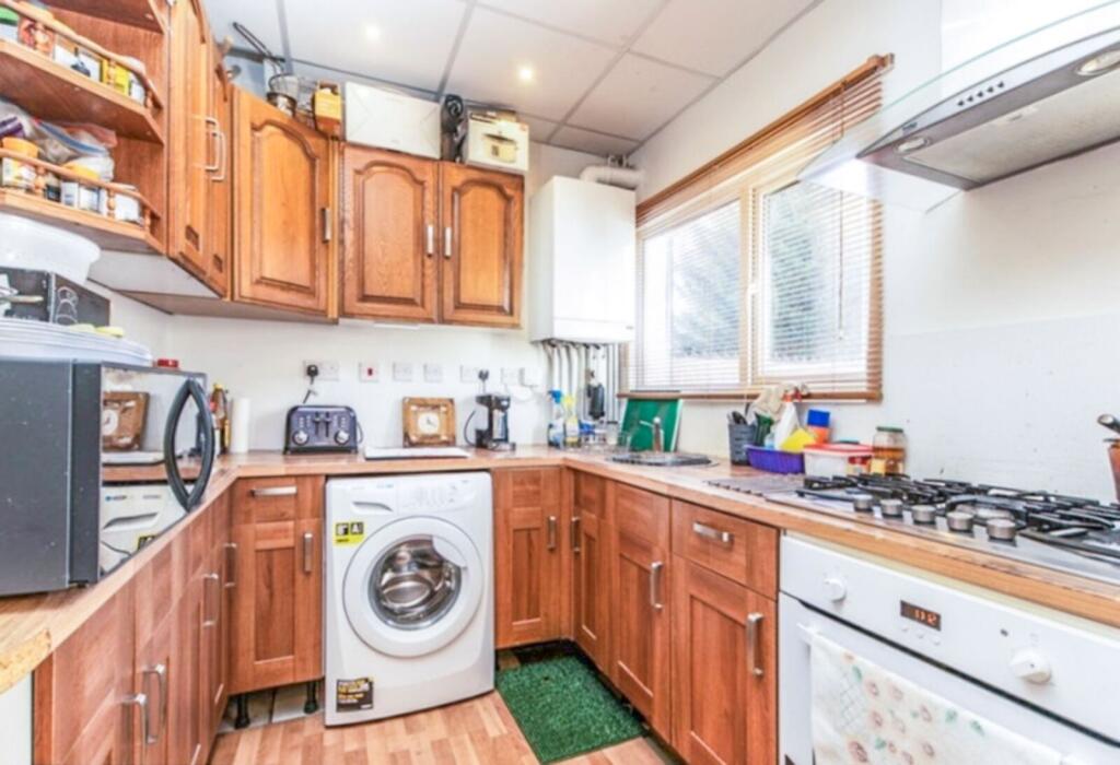 House in Croydon - View 4