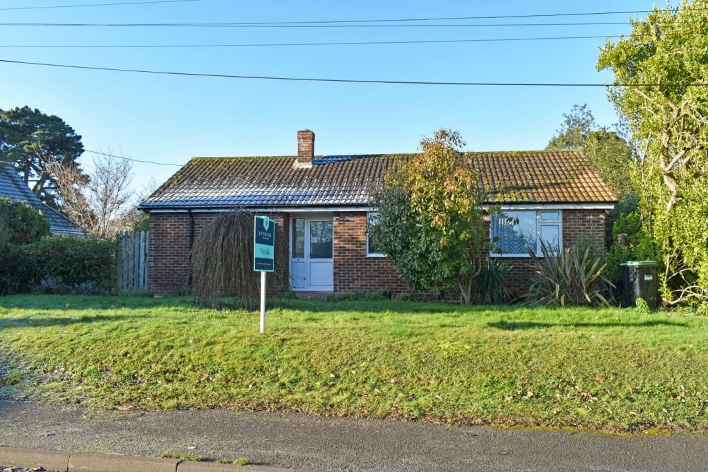 3-bed house on Pitmore Lane, Pennington, Lymington, SO41, £275,000