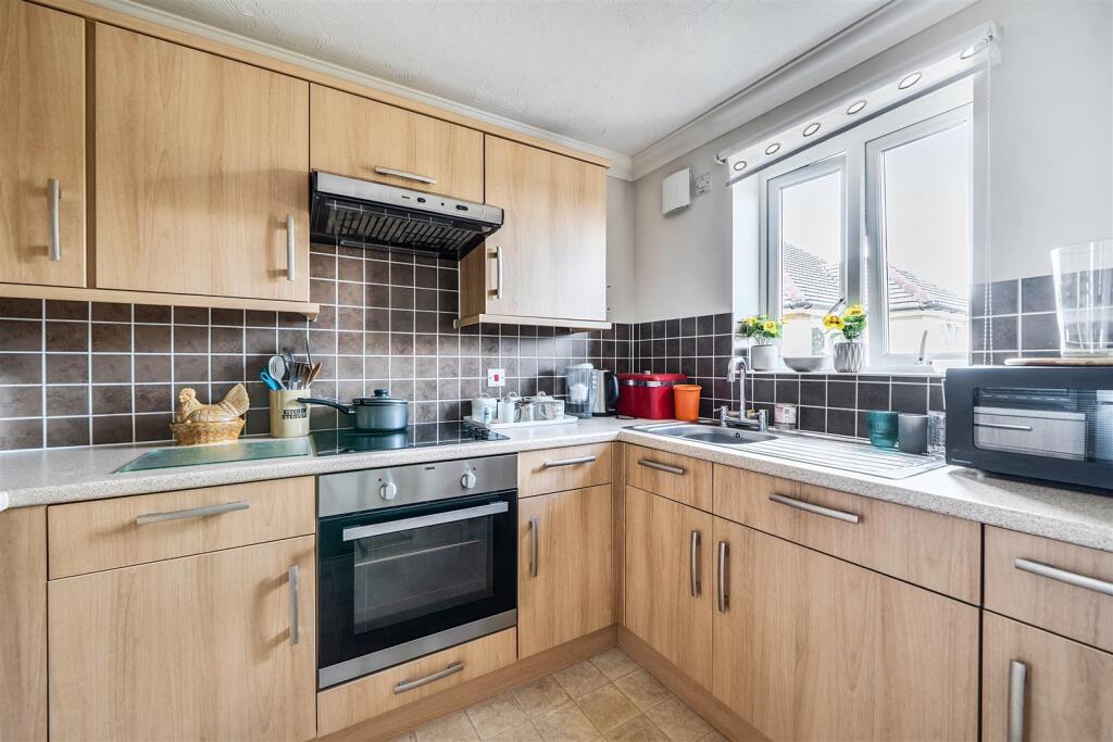 Apartment in Southampton, Bitterne - View 5