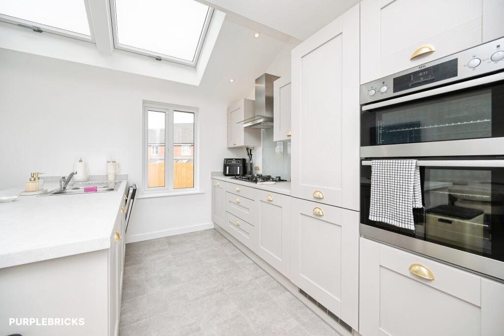 House in Sandwell, Bird End - View 5