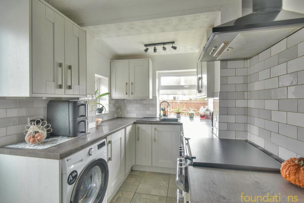 St James Crescent, Bexhill-on-Sea, TN40 photo 3