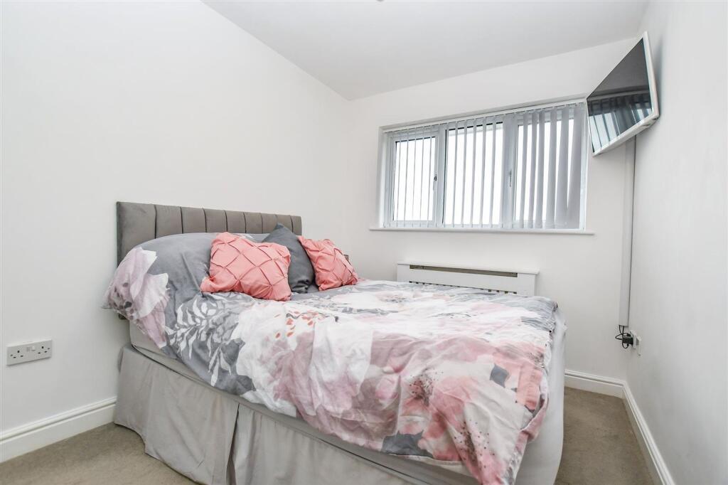 Hardwicke Place, London Colney, AL2 photo 3
