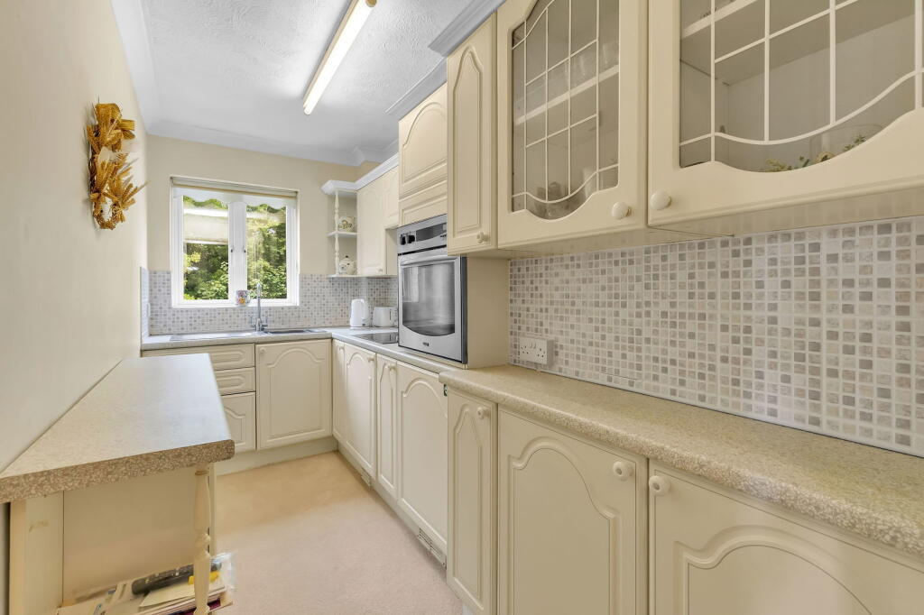 Fitzjohn Court, Hassocks, BN6 8QP photo 4